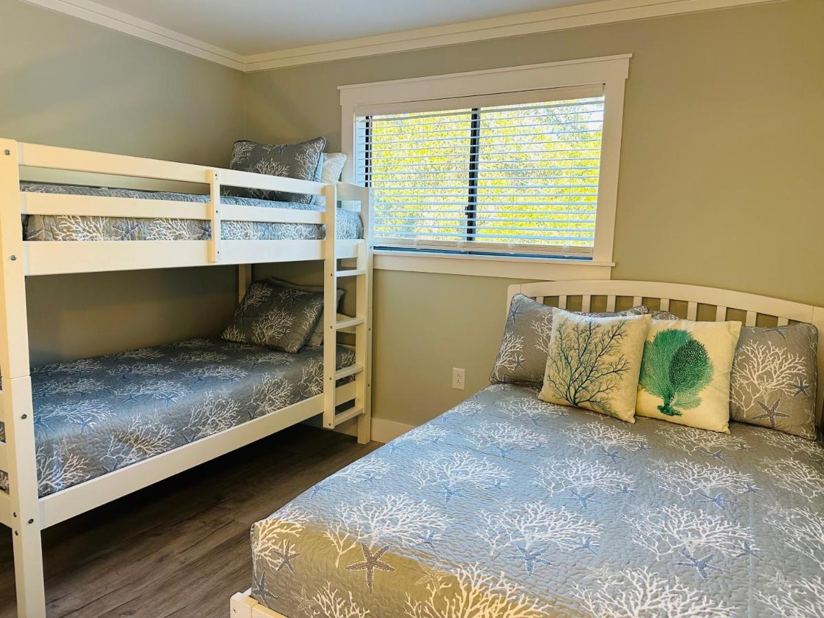 Classy Coastal - Boardwalk to the Beach, 3 pools, Tennis - Housity