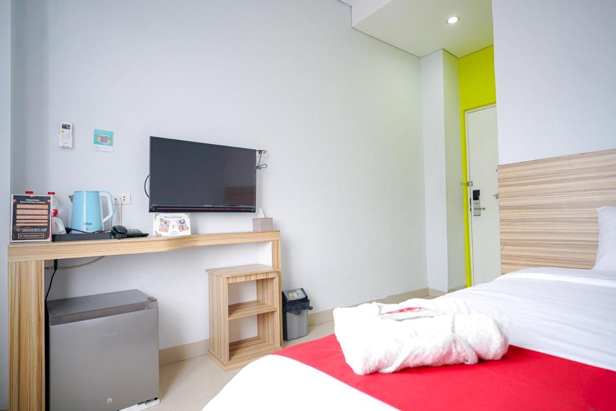 RedDoorz Premium at Raja Hostel Syariah - Housity