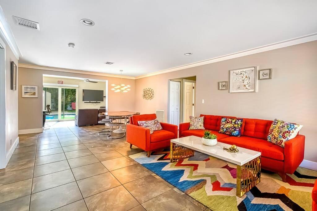 Hollywood Villa close to the BEACH w/HEATED POOL - Housity