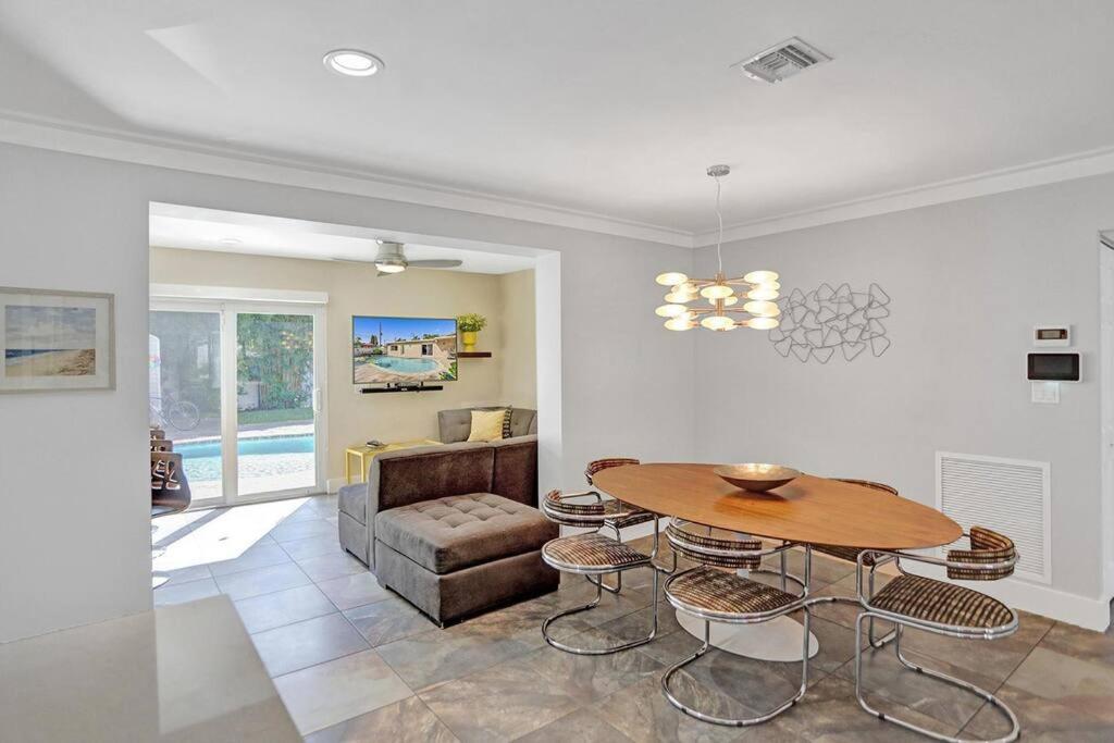 Hollywood Villa close to the BEACH w/HEATED POOL - Housity