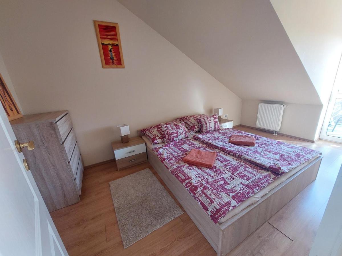 Cserke Napfény Apartman - Housity