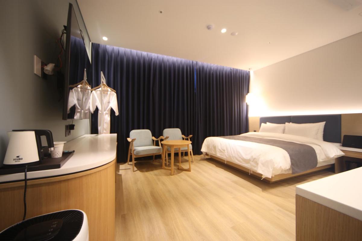 Hound Hotel Junggwan - Housity