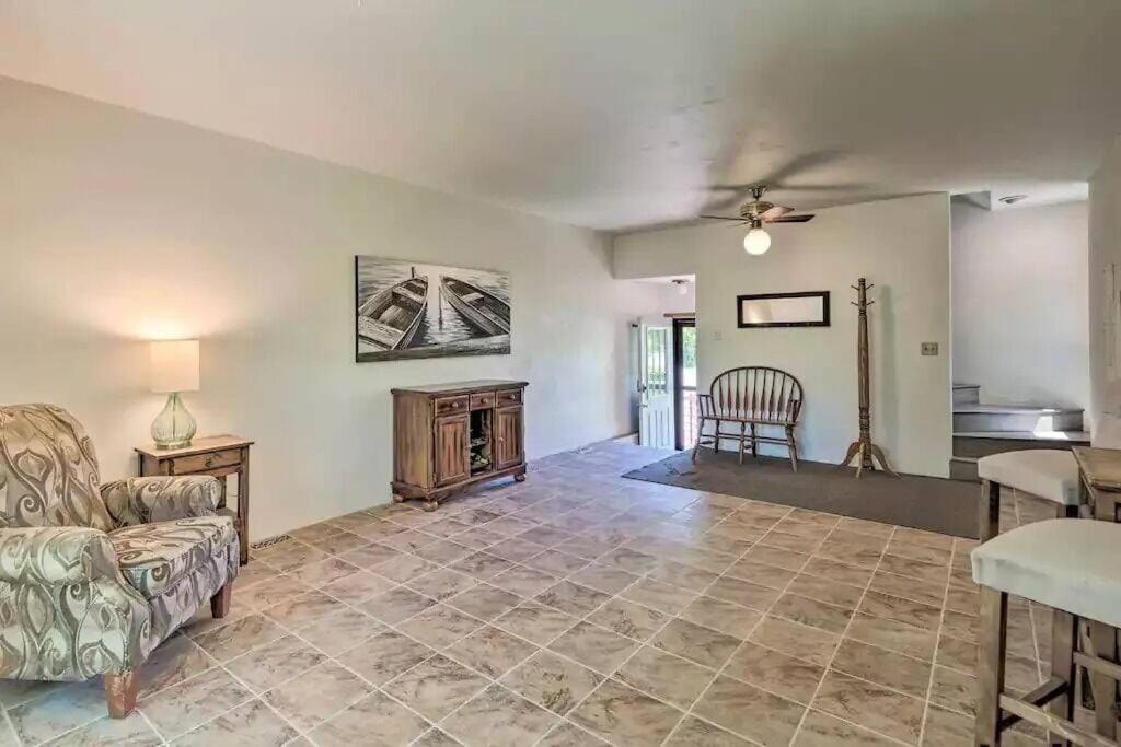 Riverside Hideout: 3 Mi to Downtown Cedar Falls! - Housity