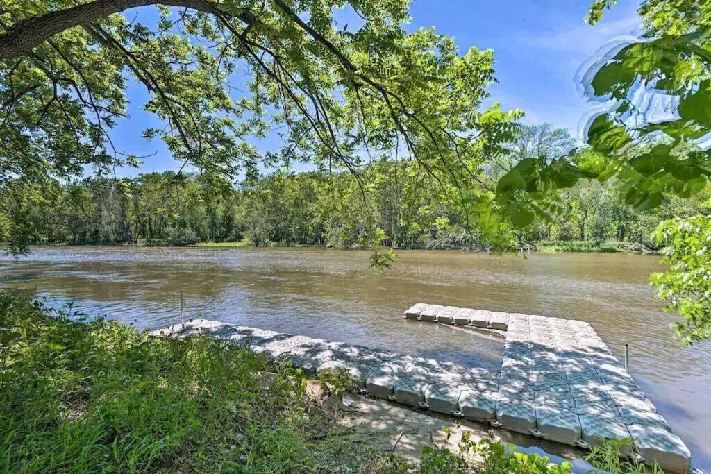 Riverside Hideout: 3 Mi to Downtown Cedar Falls! - Housity