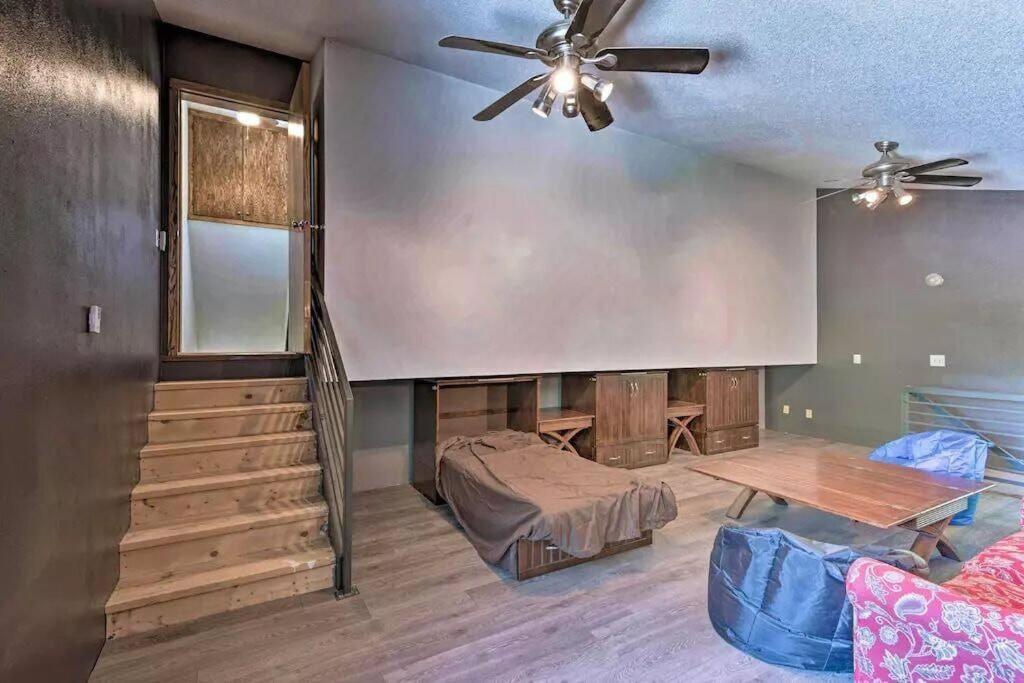 Riverside Hideout: 3 Mi to Downtown Cedar Falls! - Housity