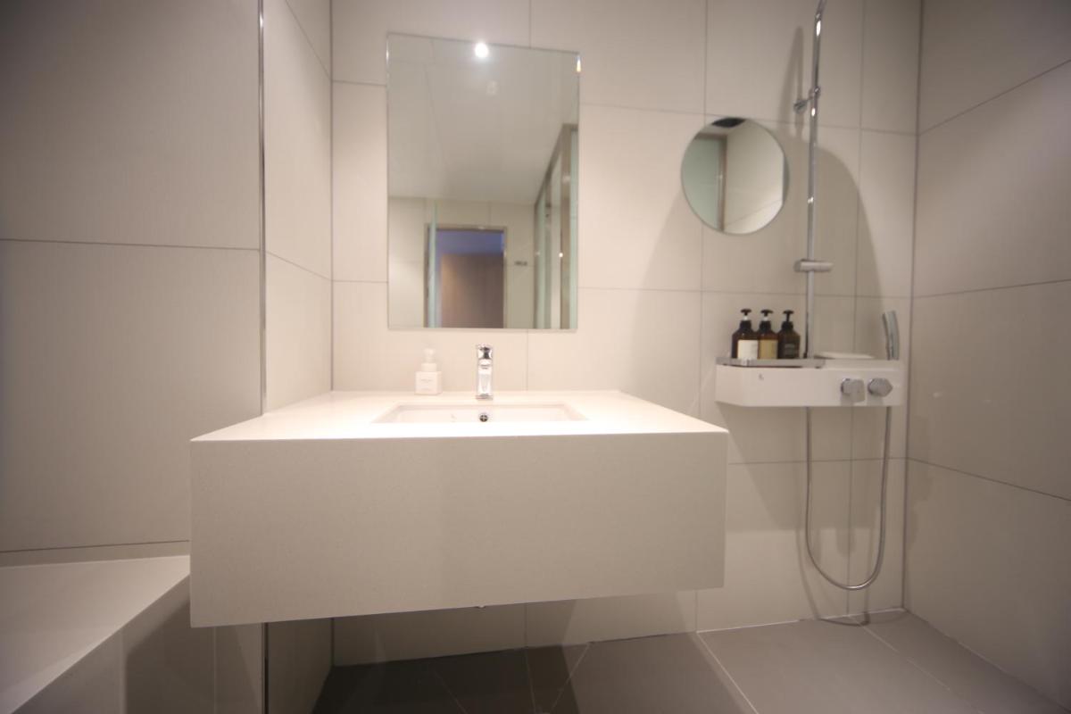 Hound Hotel Junggwan - Housity