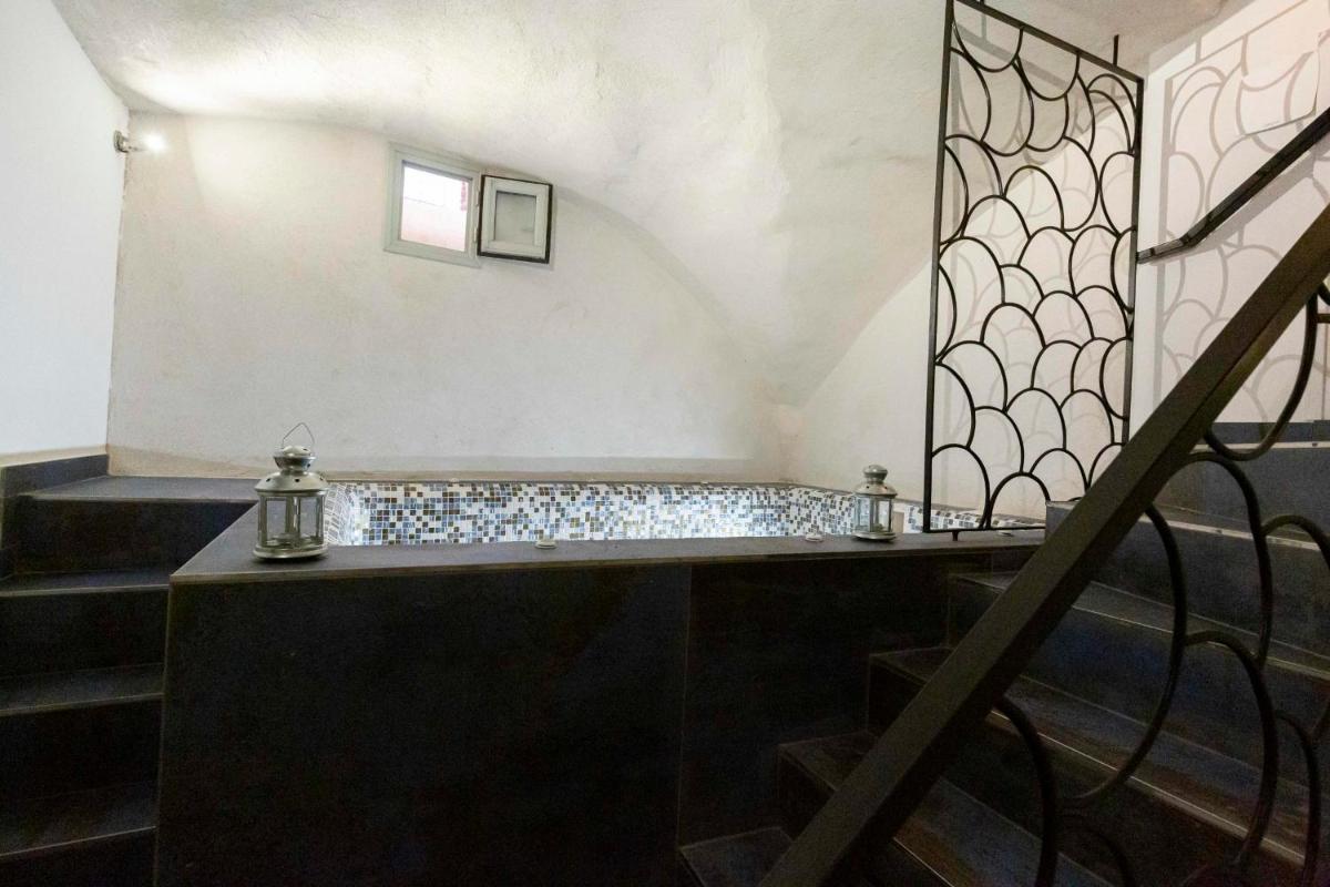 001 Villa Safranier with private jacuzzi - Housity
