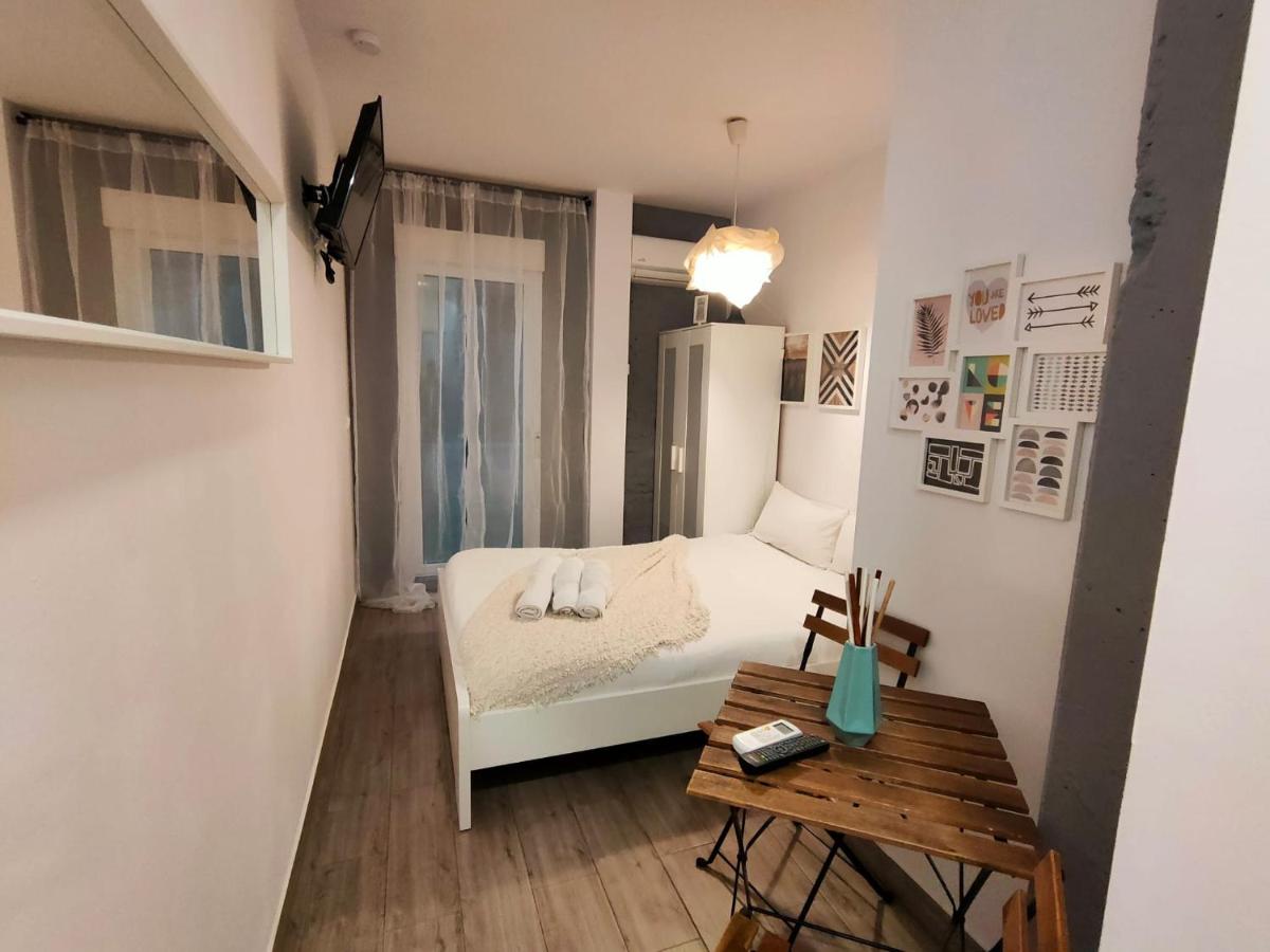 Pequeño Alojamiento con Mini Piscina - NO climatizada - Housity
