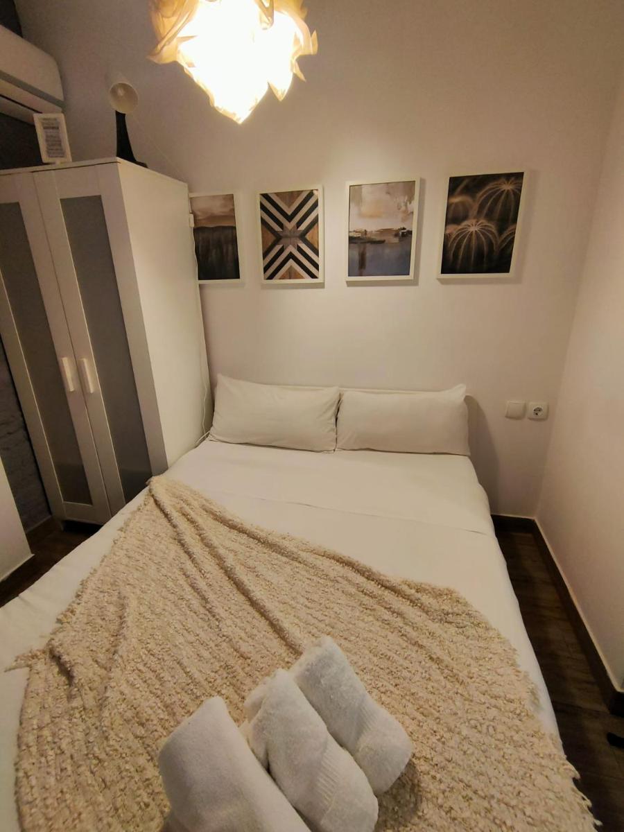 Pequeño Alojamiento con Mini Piscina - NO climatizada - Housity