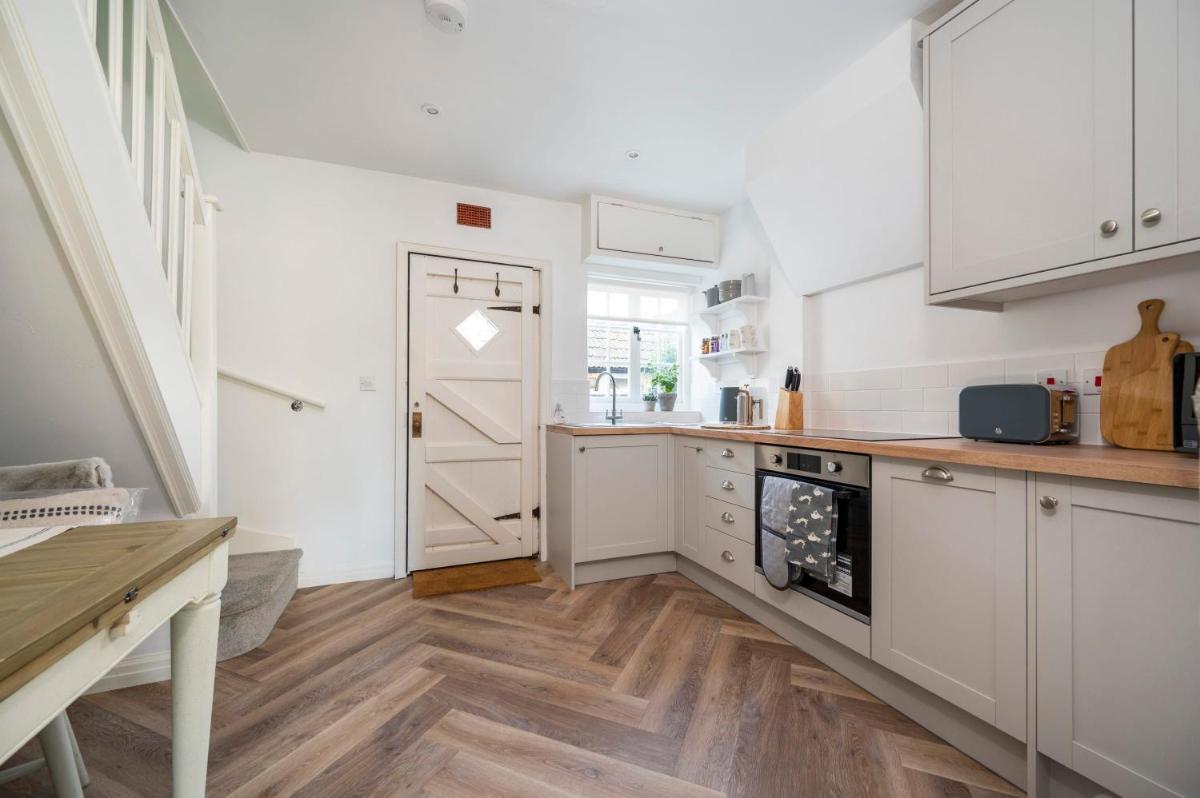 3 Lower Falkland Cottage Long Melford - Housity