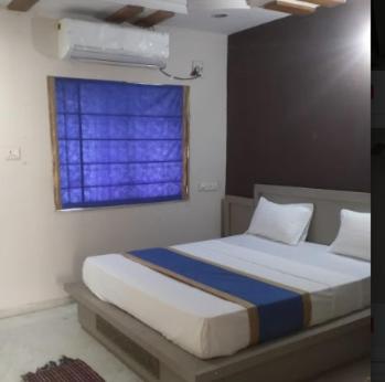 Four Seasons Hotels By WB Inn - Housity