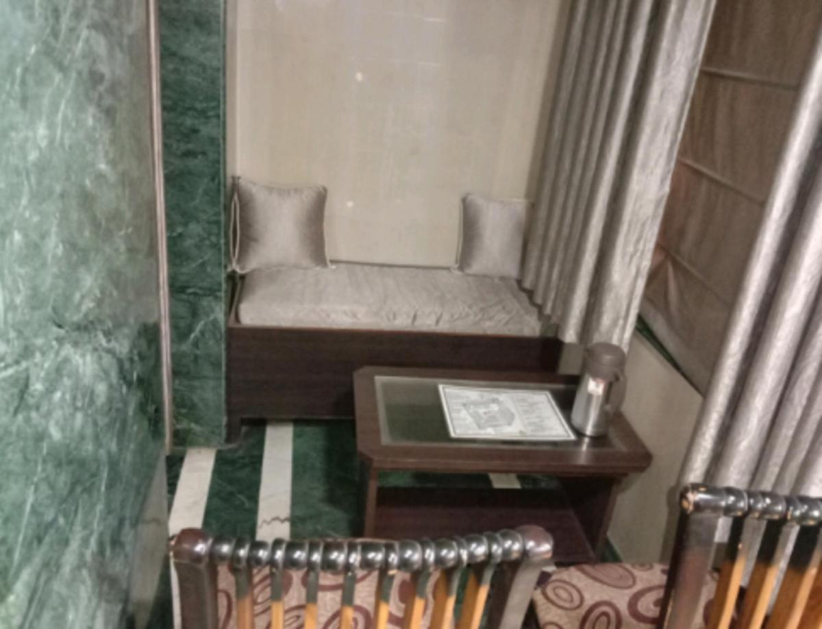 Hotel The Central By WB Inn - Housity