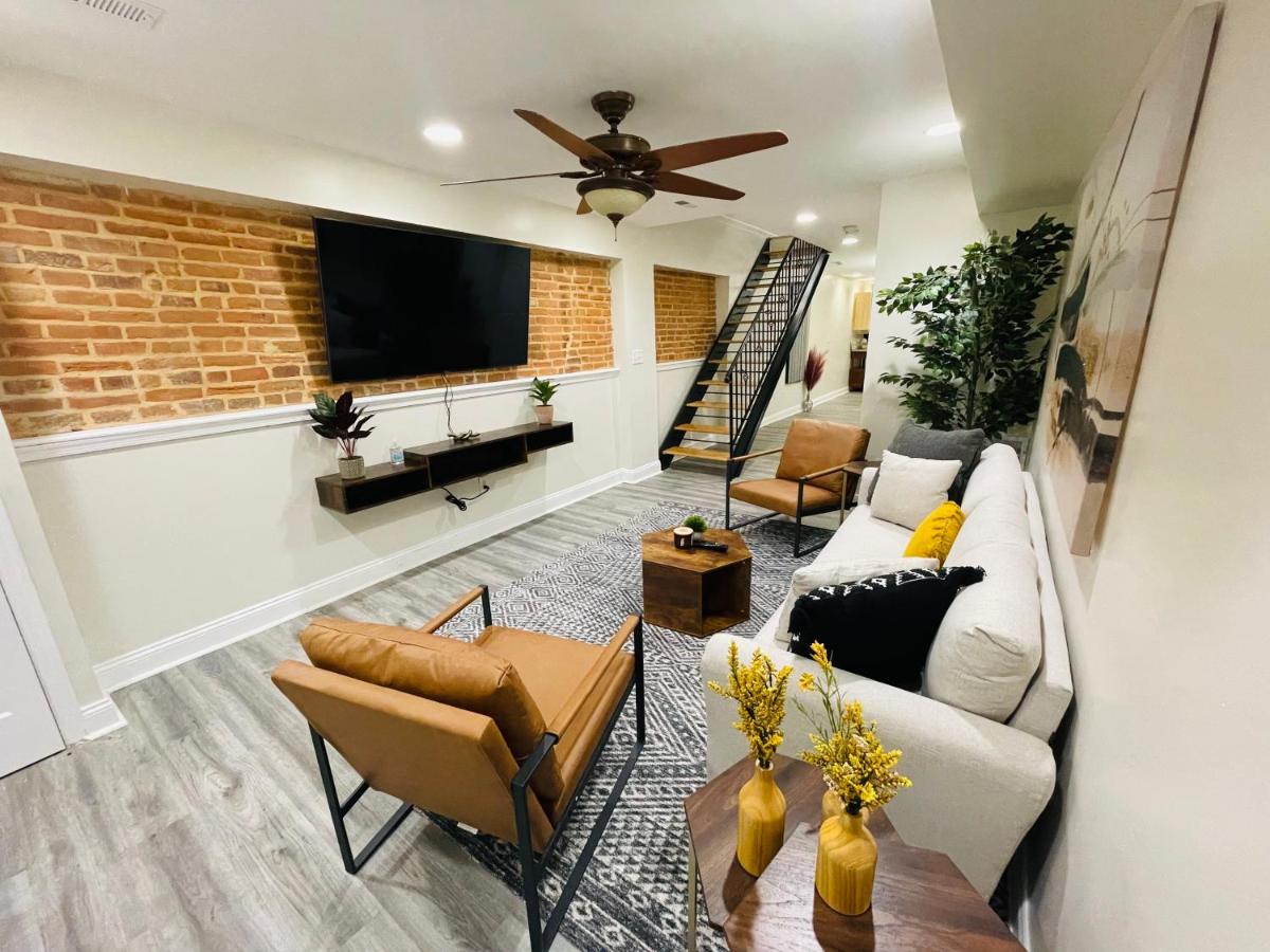 Cozy home with rooftop deck-downtown baltimore - Housity