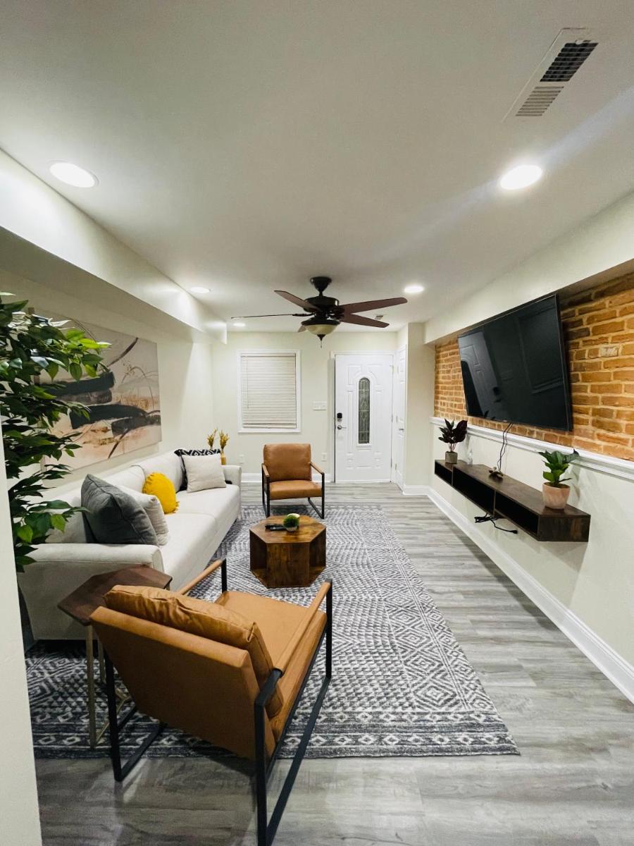 Cozy home with rooftop deck-downtown baltimore - Housity