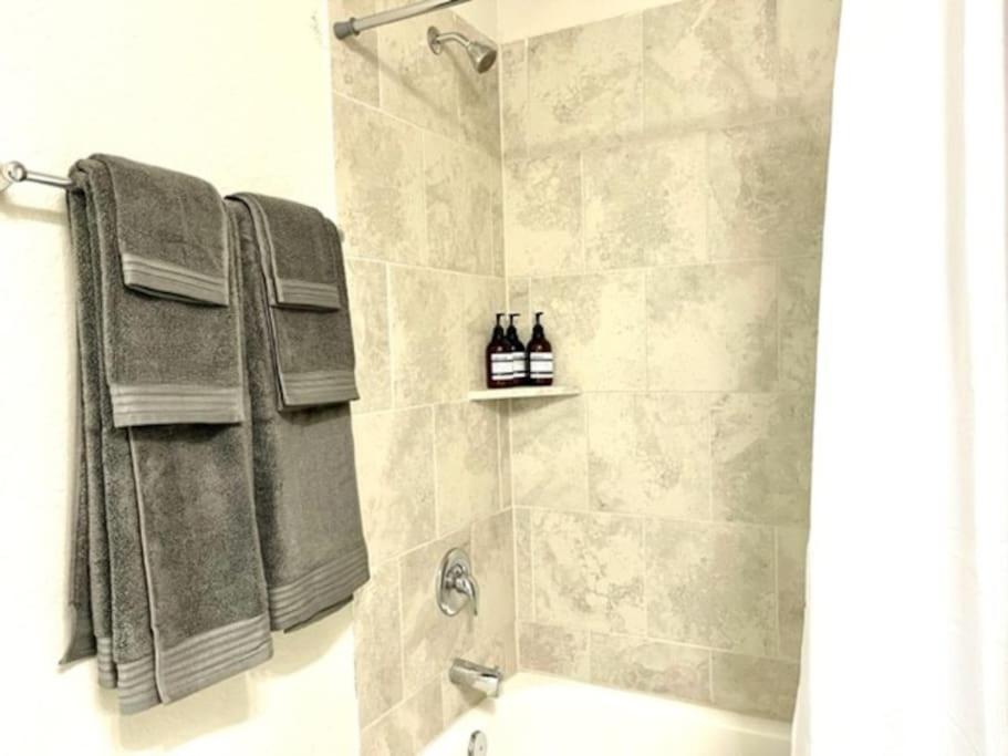 Cozy And Pet-Friendly Vacation Home - Housity