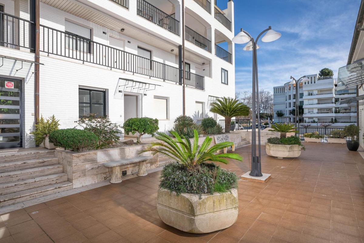 Hauzify I Apartament Port Mar - Housity