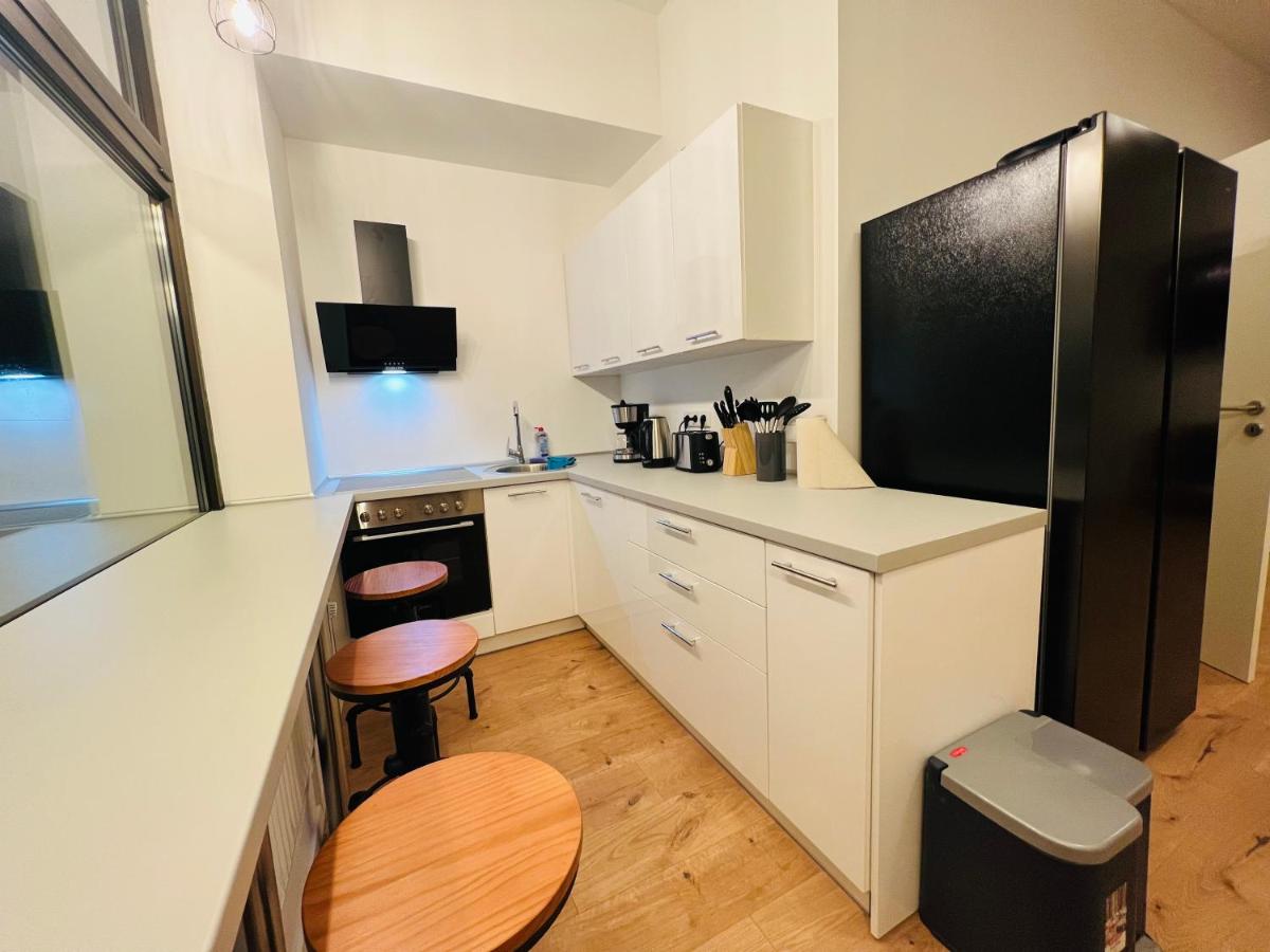 Big Apartment l 18 Beds l Free Parking l WiFi l - Housity