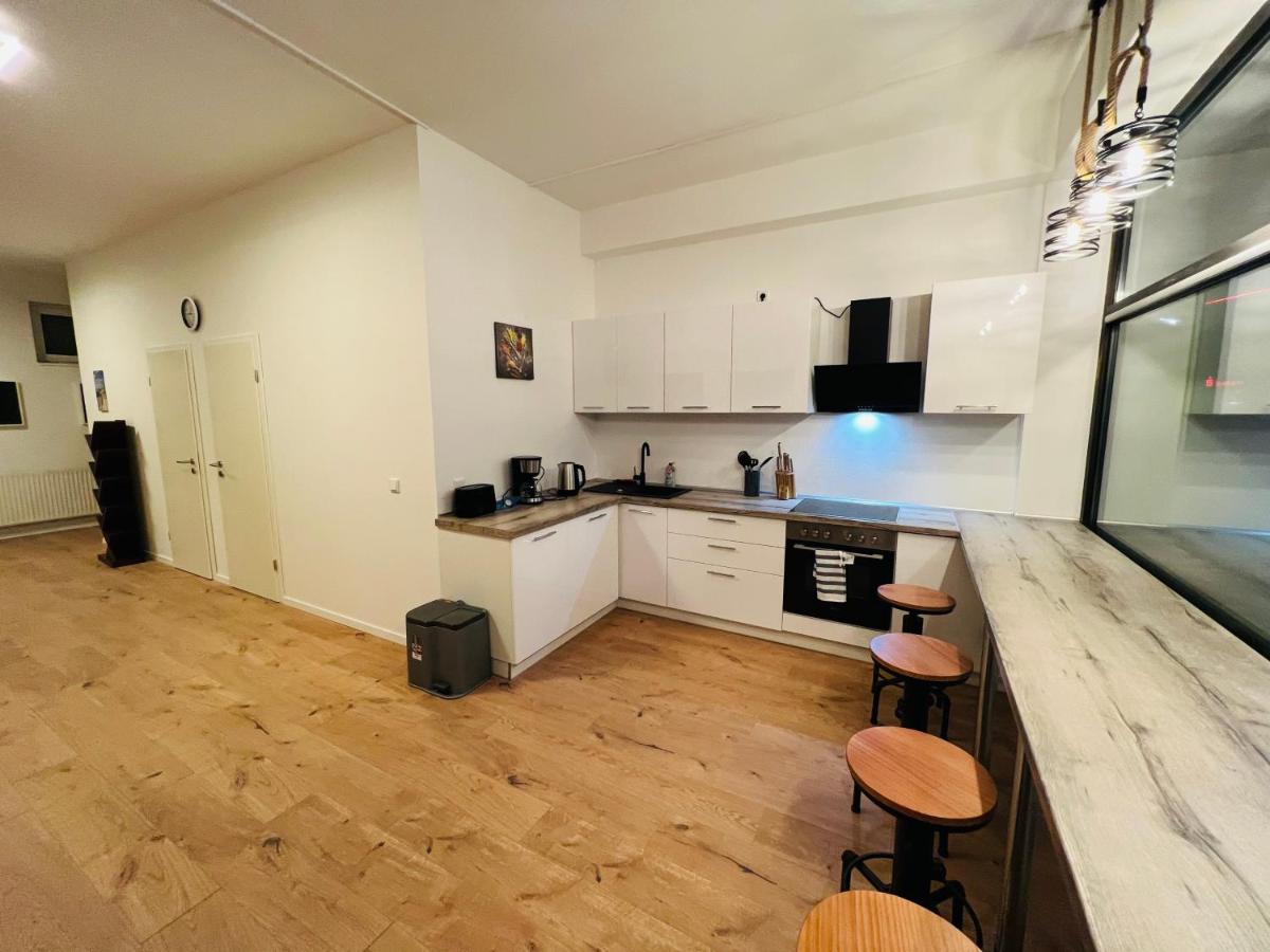 Big Apartment l 18 Beds l Free Parking l WiFi l - Housity