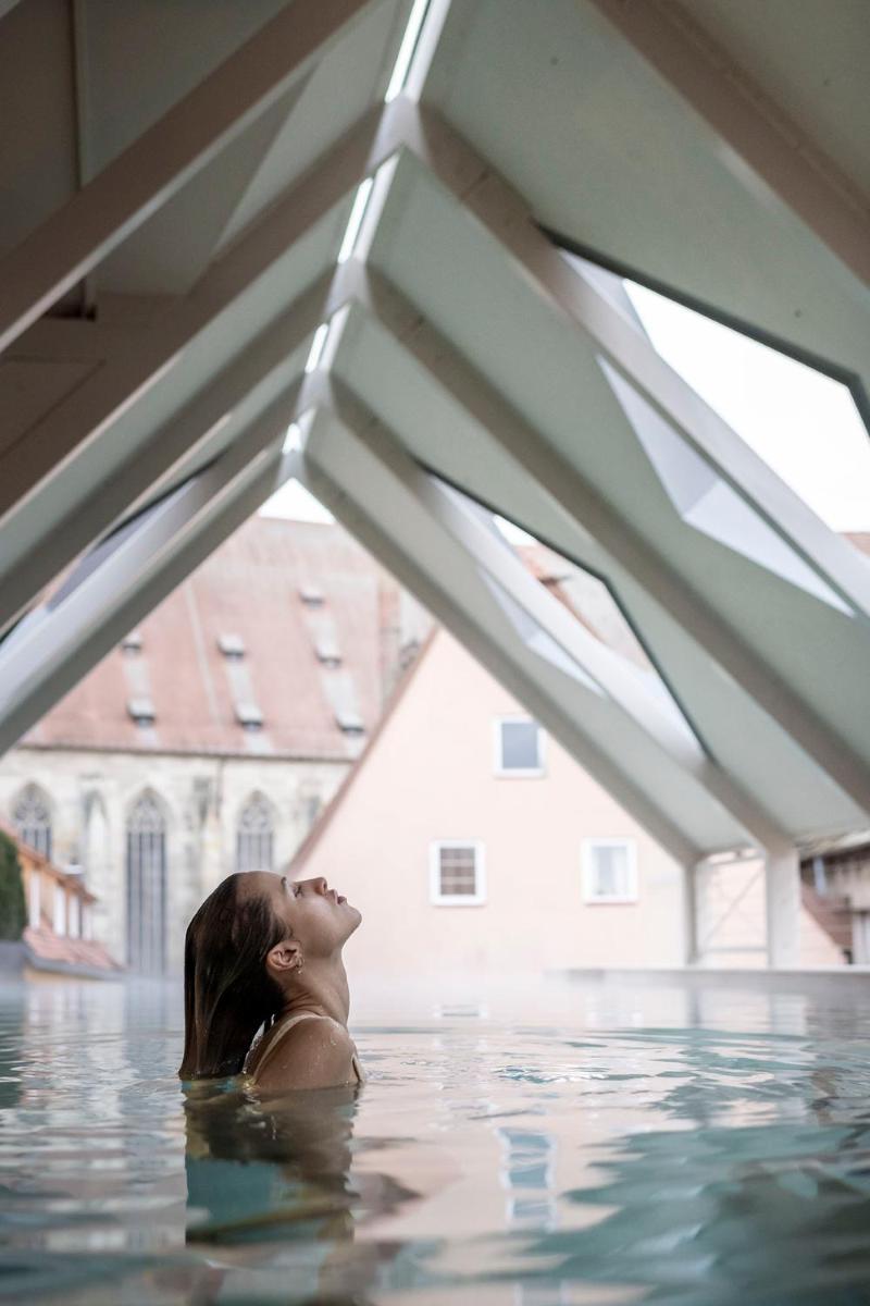 Der Swimmingpool an oder in der Nähe von HOTEL & SPA Goldene Rose