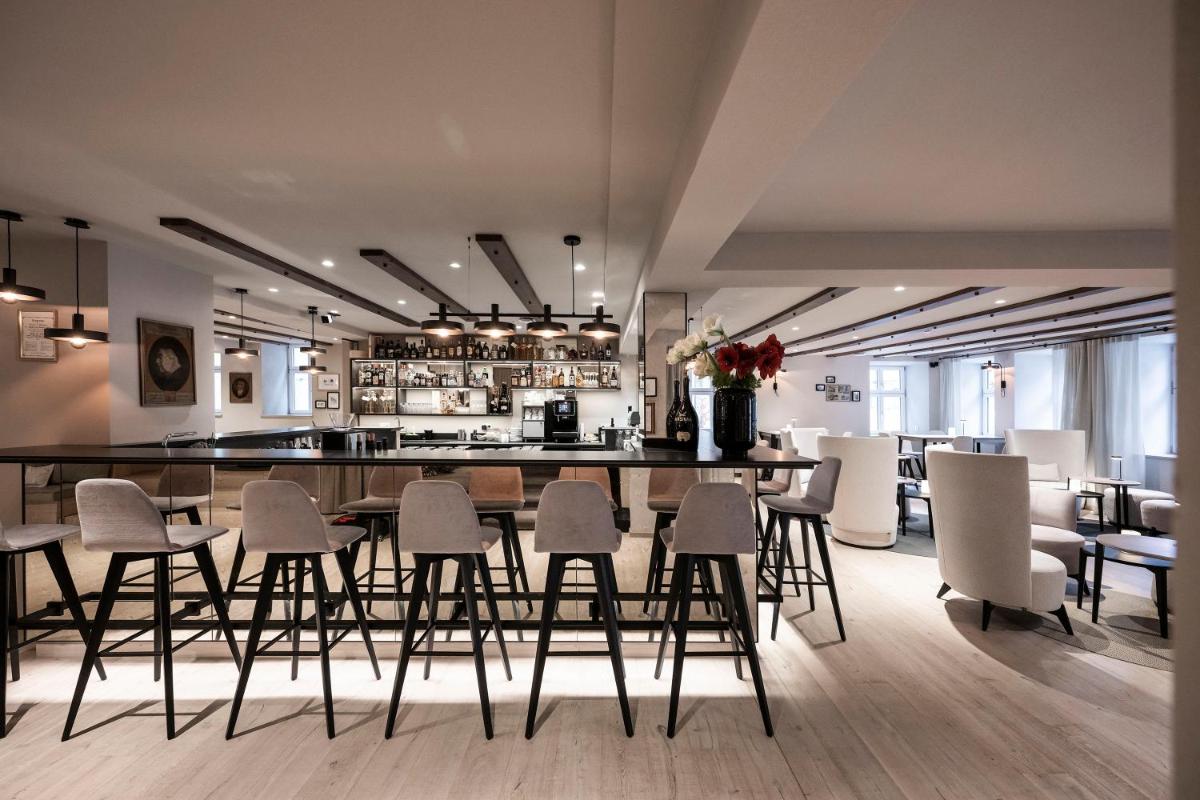 Ein Sitzbereich in der Unterkunft HOTEL & SPA Goldene Rose