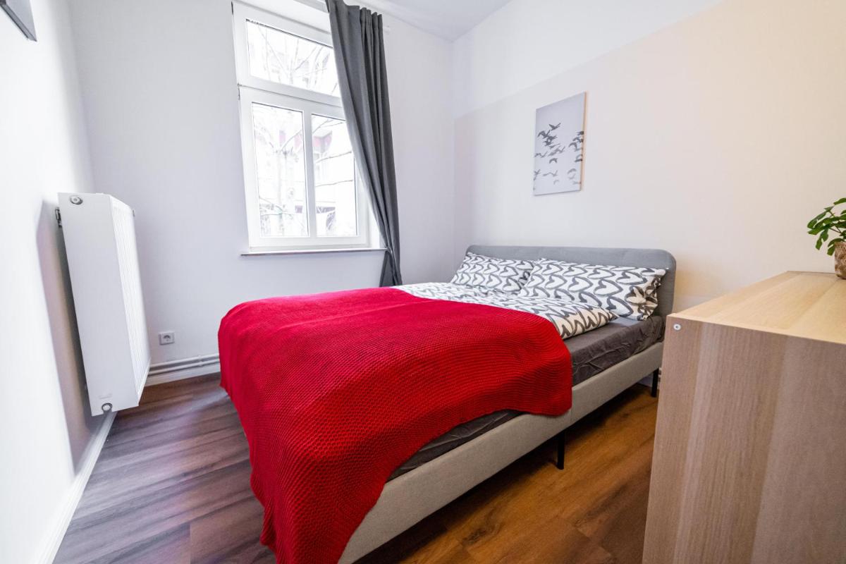 FullHouse - Halle - NH14 - Daylight Bathroom - 3 Bedrooms - Housity