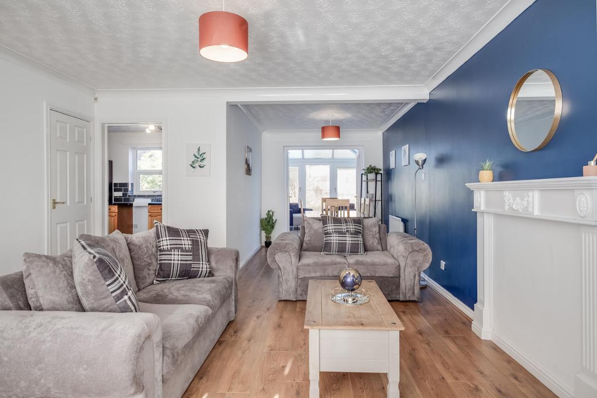 Spacious and Comfortable Home near Fosse Park - Housity