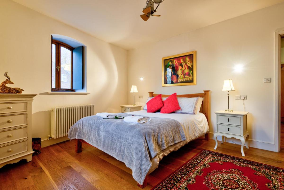 Luxurious 2Bed Suite -Town Centre - FREE WiFi - Housity