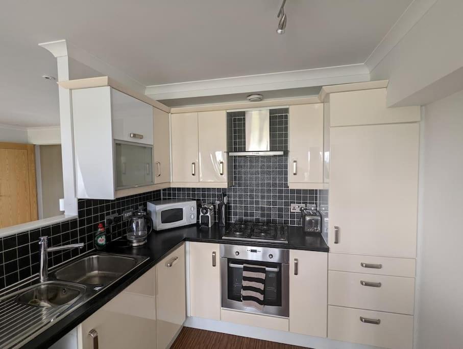 Beautiful 2 bedroom flat overlooking golf course - Housity