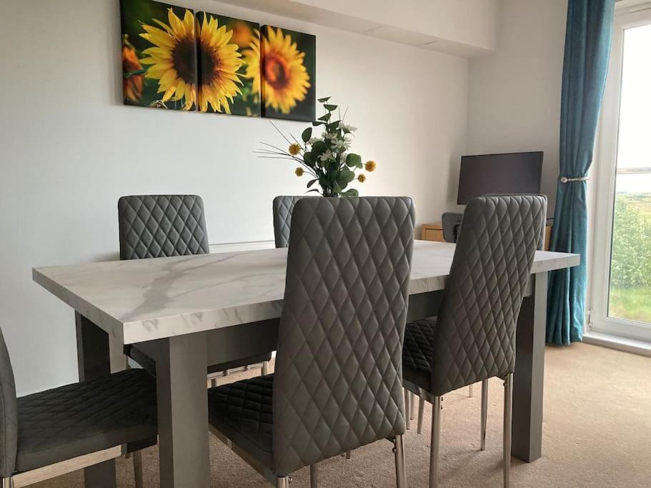 Beautiful 2 bedroom flat overlooking golf course - Housity