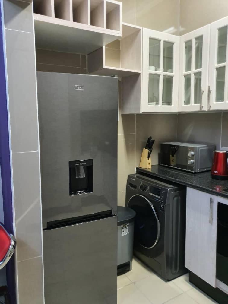 Clear Gold Apartment - Housity