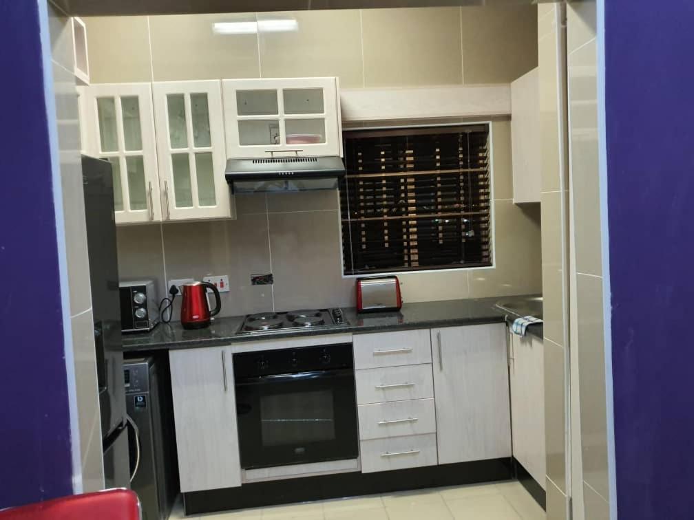Clear Gold Apartment - Housity
