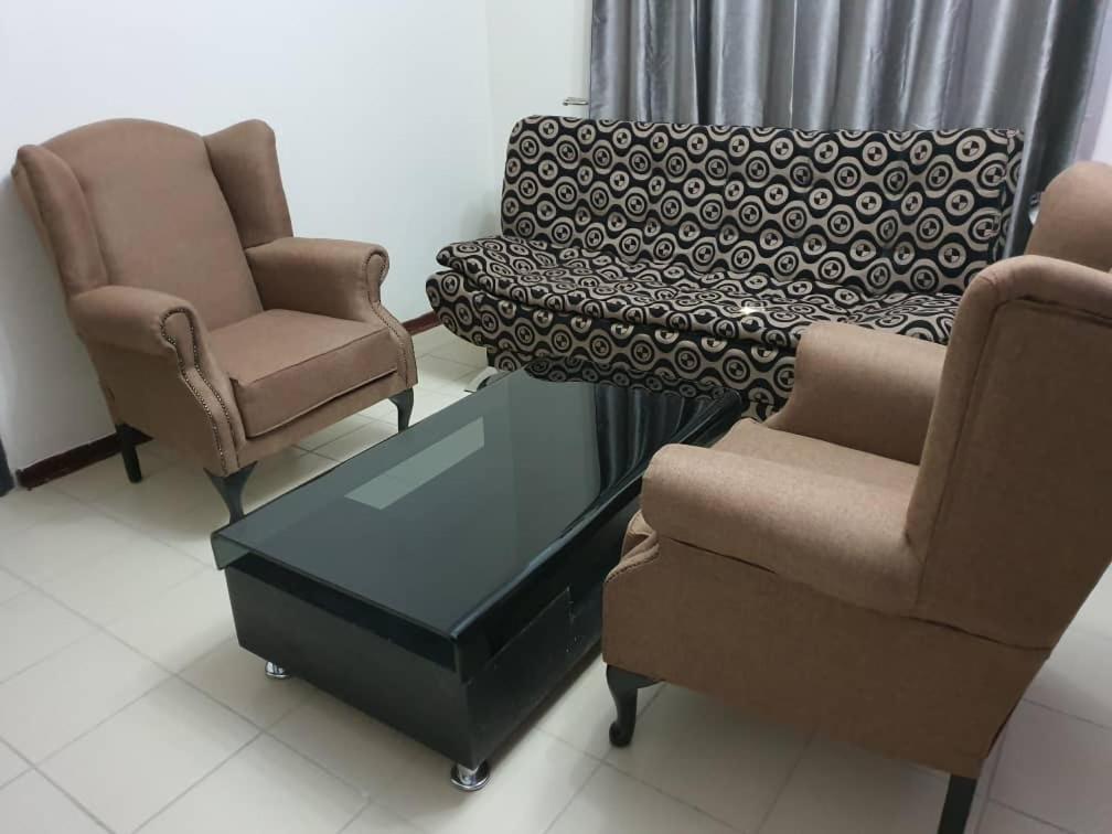 Clear Gold Apartment - Housity