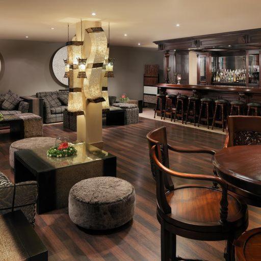 Zona de estar de Royal Garden Villas, Luxury Hotel