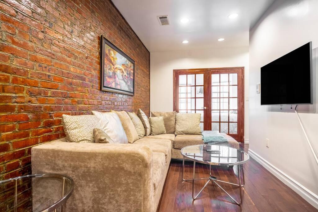 Stylish and Cozy 1 Bedroom Apartment In Bedstuy - Housity