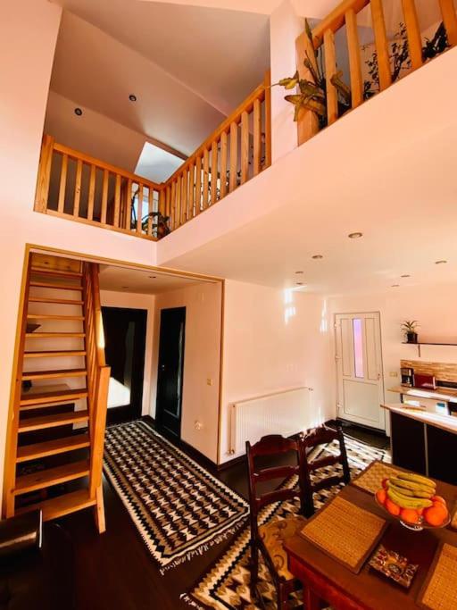 River Apartment - Hizvo
