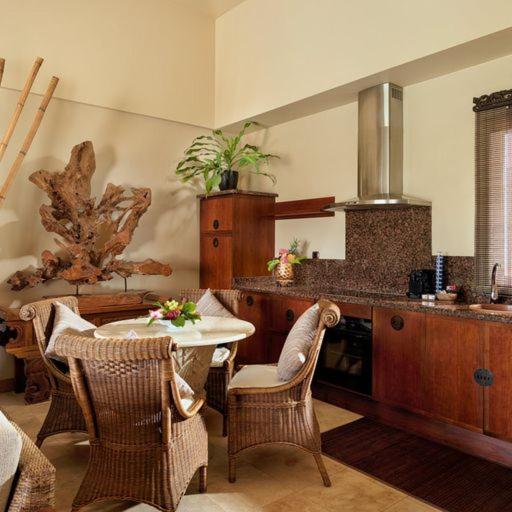 Zona de estar de Royal Garden Villas, Luxury Hotel