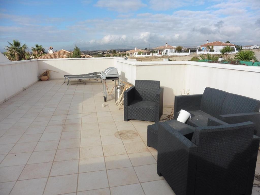 Lovely double room with private bathroom and seasonal pool - Housity