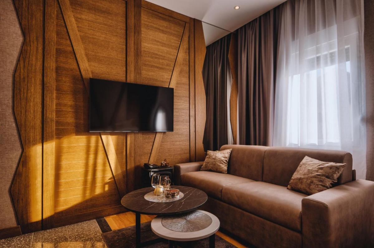 Studio 2 Modern Mountain 2 - Housity