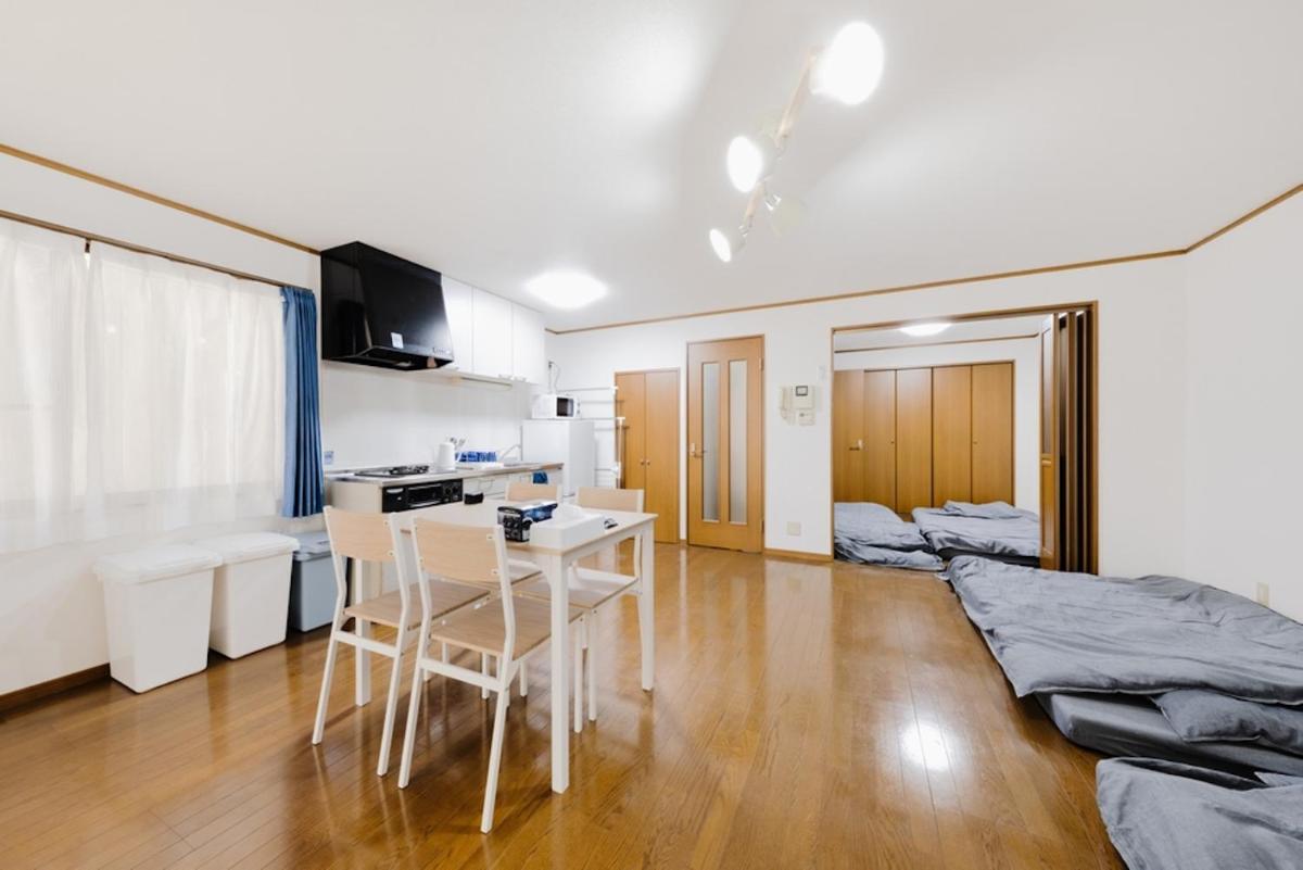 Easy to visit Kyoto Kobe Nara Osaka, 3 mins walk to Dotonbori & Namba - Housity