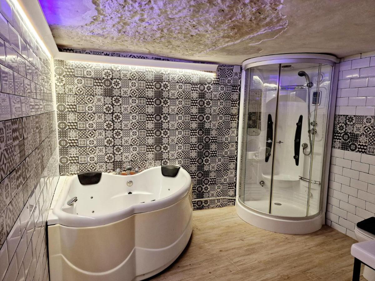 BONITA CASA CUEVA CON JACUZZI - Housity