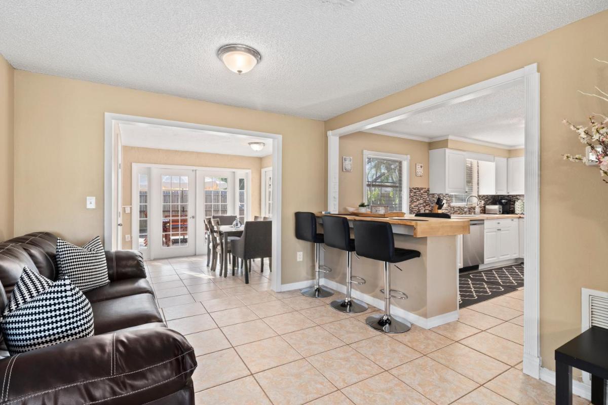 Cozy Family Getaway. Heated Pool and Spa - Housity