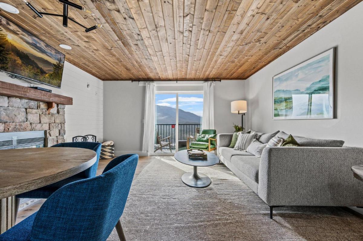 Sky View Mountain Dream - Housity