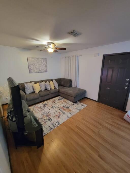 Apartment 1 mile away from UTRGV - Housity