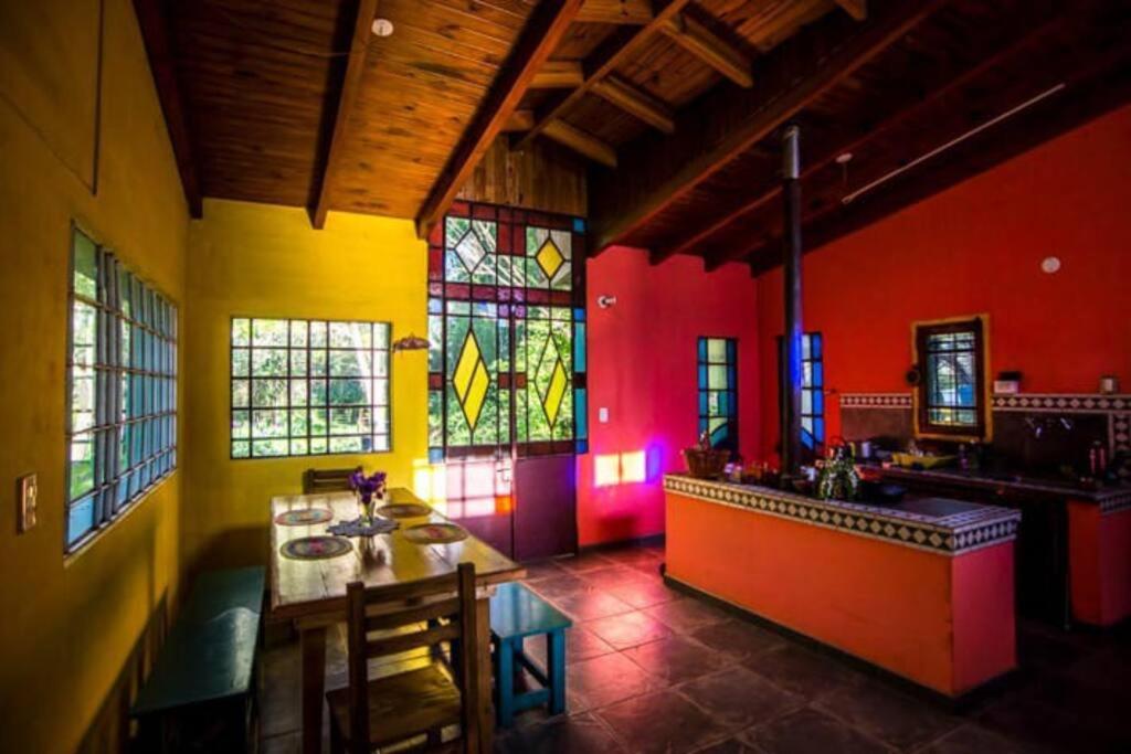 La casita del bosque, en el río. - Housity