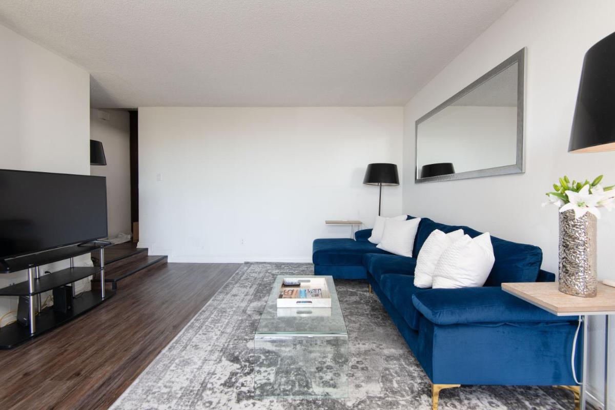 Prime Location 1-Bedroom with Balcony and Pool - Housity