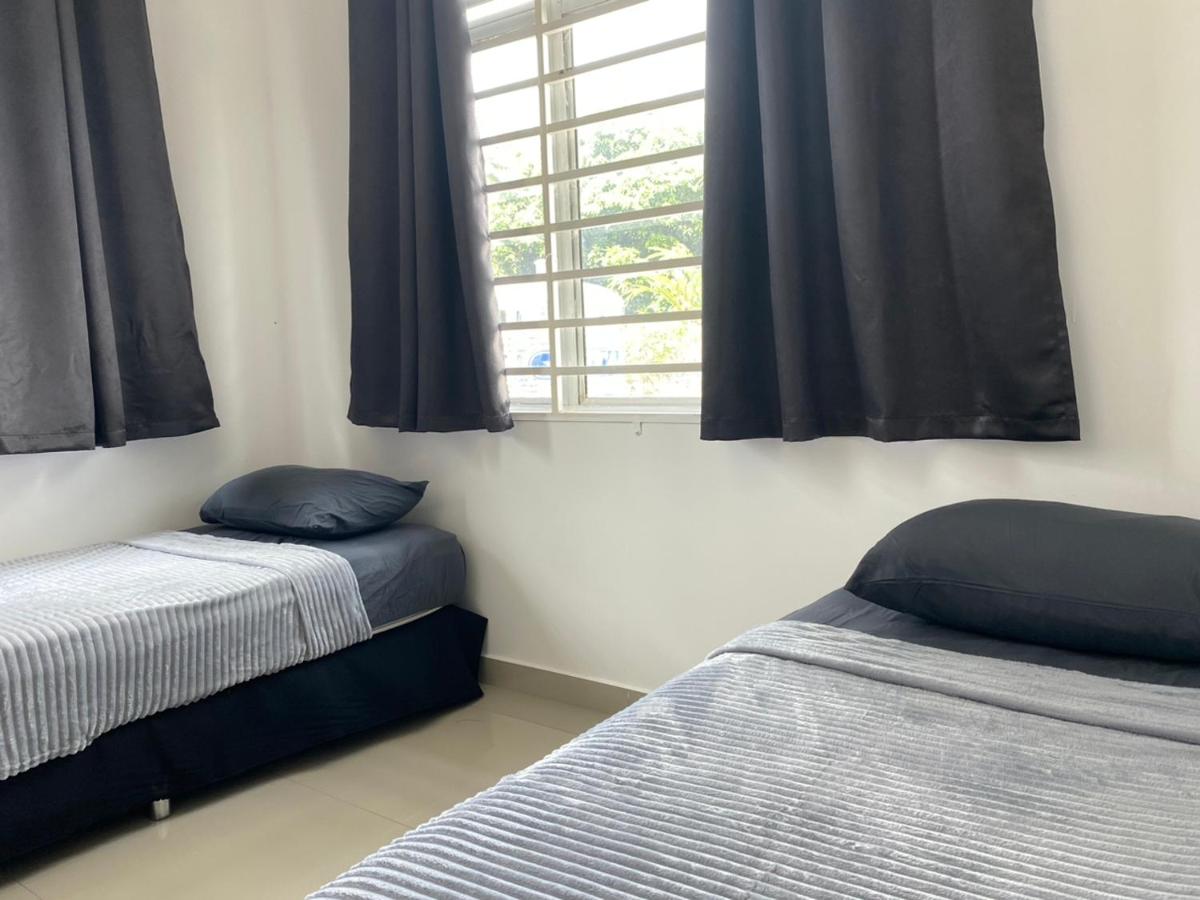 Aaeesha Homestay with pool Padang Nenas, Kuala Nerus, Terengganu - Housity