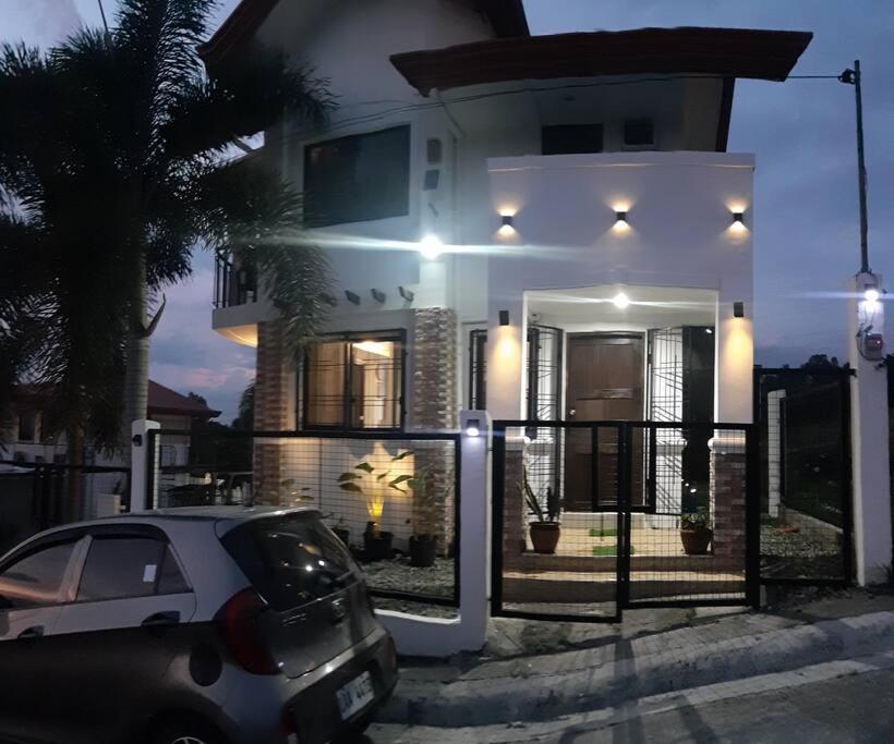 A sea view 3 bedroom beach vacation home - Housity