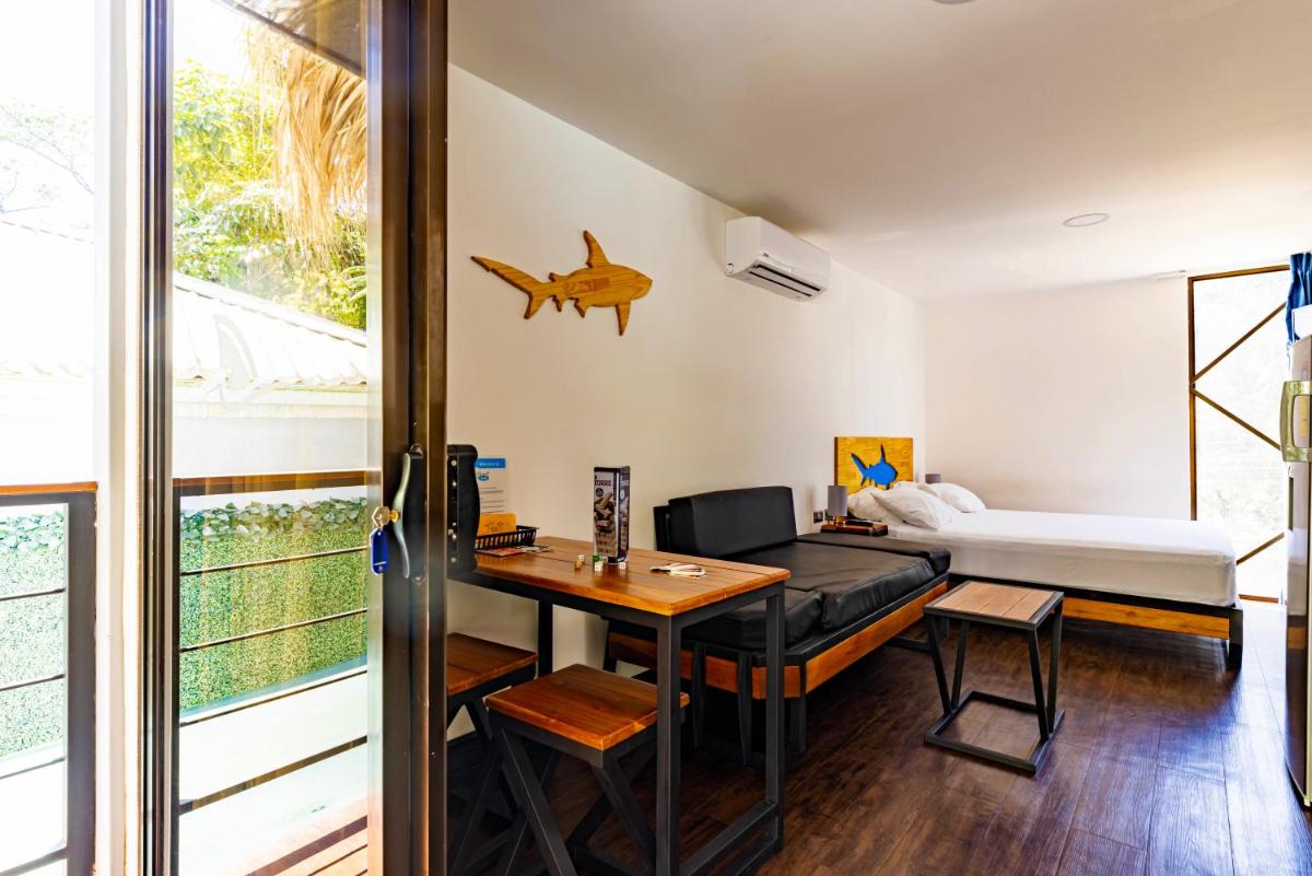 Shark Town Mal Pais - Housity