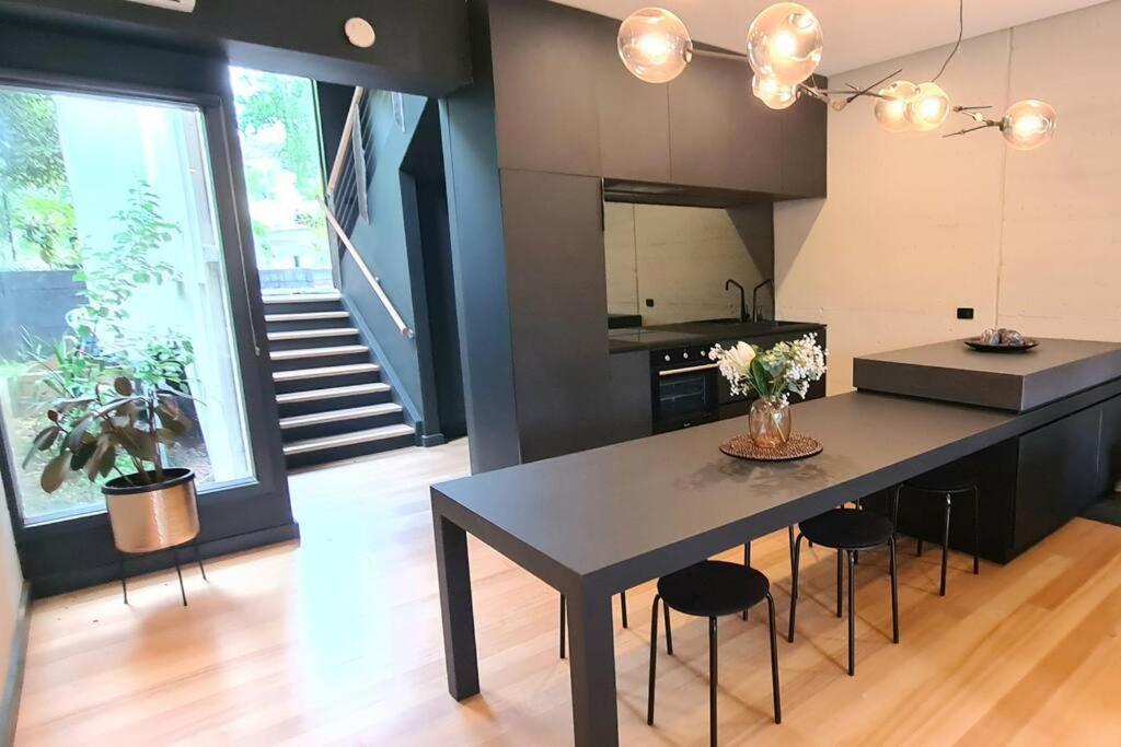 Lakeside Abode - Housity