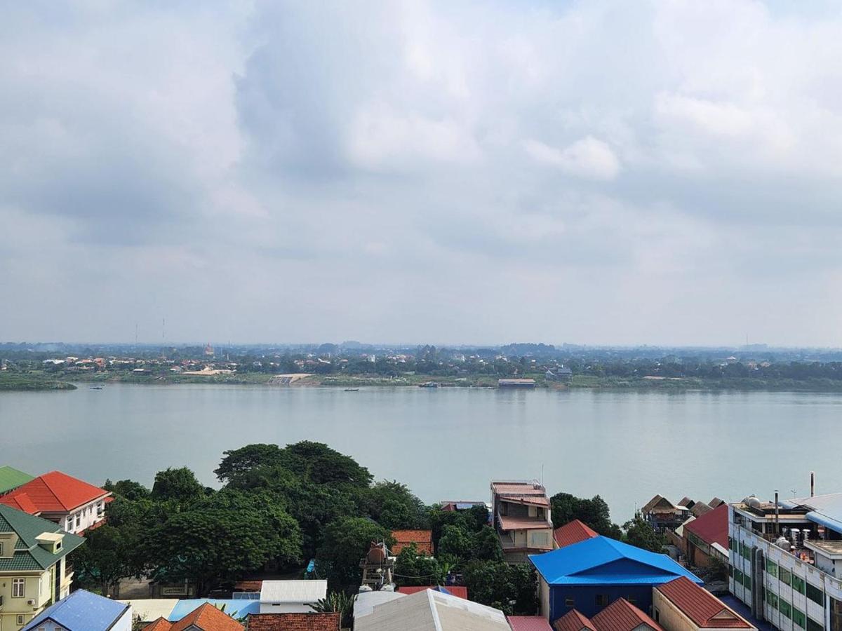 2BR with riverview - Housity